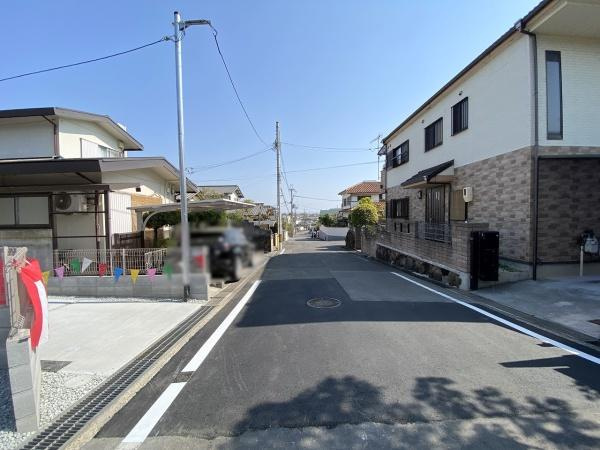 【前面道路含む現地写真】 | 明石市大久保町高丘5丁目2号棟