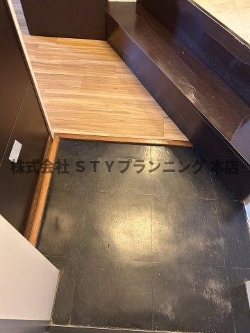 仲介手数料０円！リンデンバウムJ6 A棟の玄関