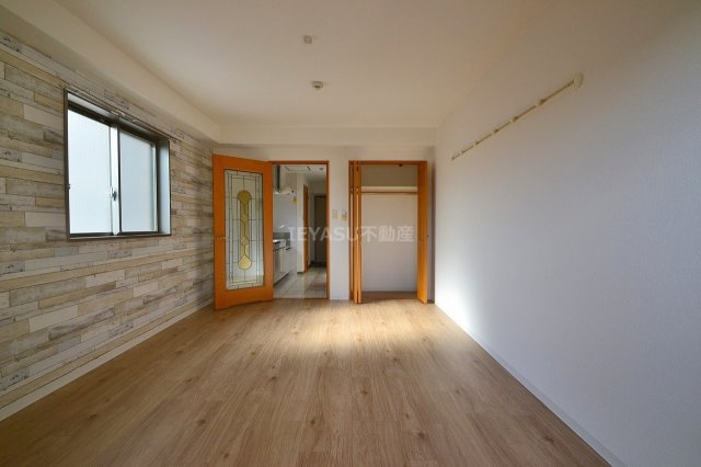 ＥＮＩＳＨＵ己斐本町の居間・リビング