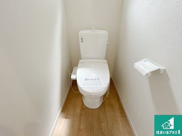 神戸市西区桜が丘東町　第１期　新築一戸建てのトイレ|1・2階の2ヶ所にあるので、朝の忙しい時間の順番待ちもなく、深夜の利用にも大変便利です。