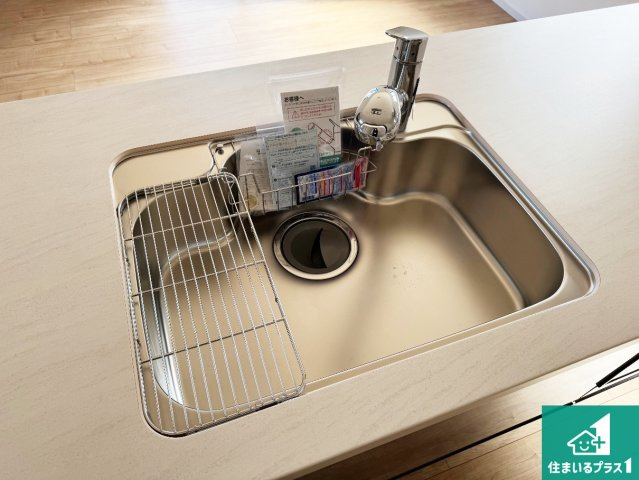 神戸市西区桜が丘東町　第１期　新築一戸建ての設備|蛇口の先端に浄水器を内蔵しています！原水と浄水、お湯と冷水、シャワーの切替えがワンタッチなので用途によって使い分けられます。