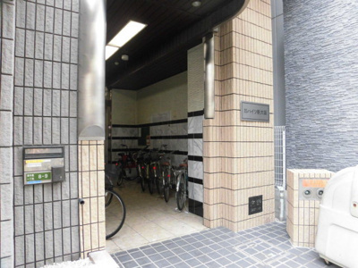 【エントランス】 | ＩＳハイツ新大阪 | 外観とマッチしたエントランスです