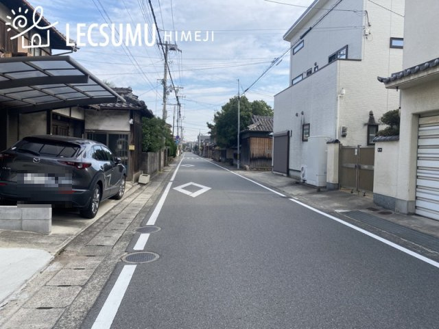 姫路市飾磨区今在家2丁目/中古戸建の前面道路含む現地写真