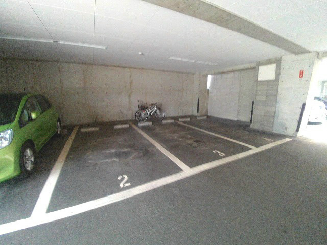 コスタデル明石の駐車場