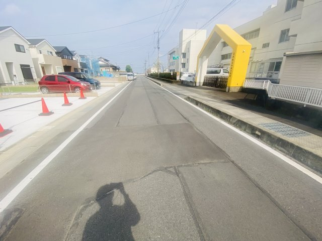 新築　佐波郡玉村町福島23-1期　LIGNAGE　3号棟の前面道路含む現地写真|現地写真　南側接道幅員約8.5ｍ