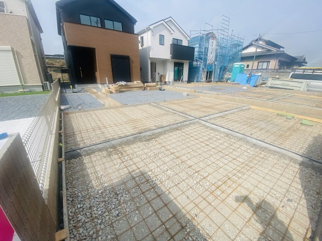 新築　佐波郡玉村町福島23-1期　LIGNAGE　3号棟の前面道路含む現地写真|現地写真　駐車スペースは建物南側に並列2台分可能です！
