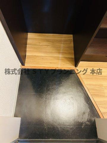 仲介手数料０円！リンデンバウムJ6 B棟の玄関