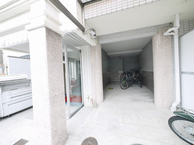 シティパレス21西大寺P-1のエントランス|建物の内部です