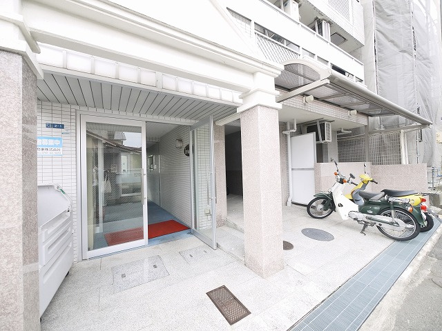 シティパレス21西大寺P-1のエントランス|落ち着いたエントランスです