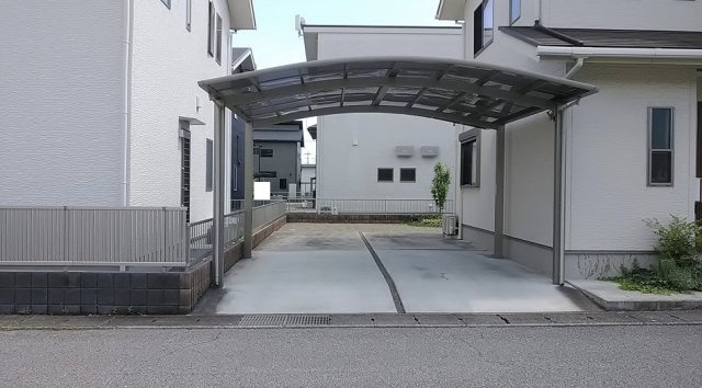 足利市助戸３丁目の中古一戸建の駐車場