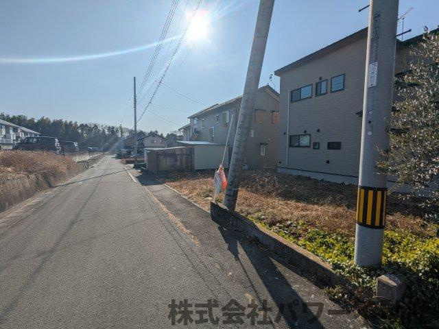 中古戸建　箕郷町東明屋の前面道路含む現地写真|前面道路含む現地写真です