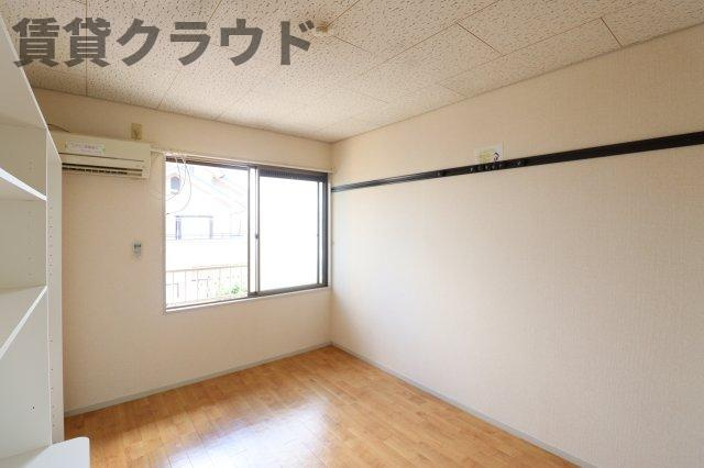 エステート葛城の寝室|落ち着いた色調の寝室です