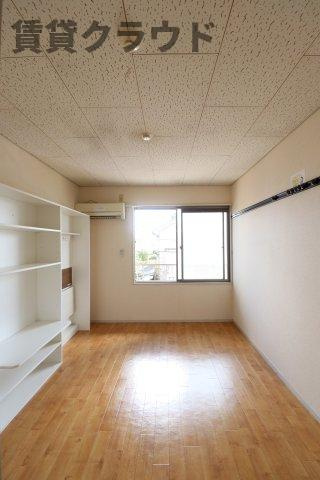 エステート葛城の洋室|明るい洋室です