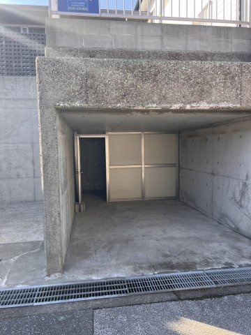 瀬戸南町２丁目　中古戸建　の駐車場