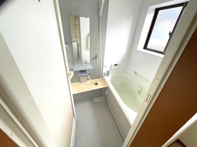 敦賀市長谷中古戸建の浴室