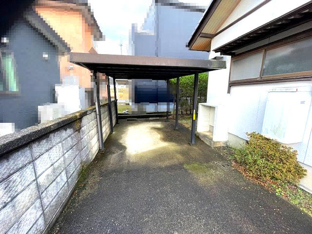 敦賀市長谷中古戸建の駐車場