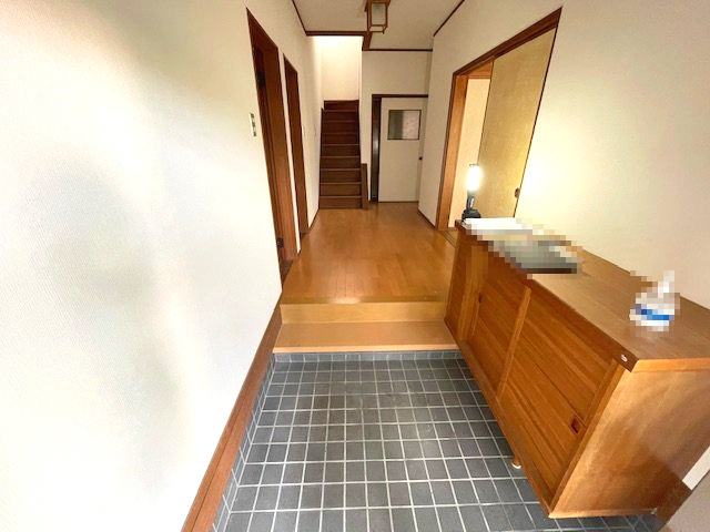 敦賀市長谷中古戸建の玄関