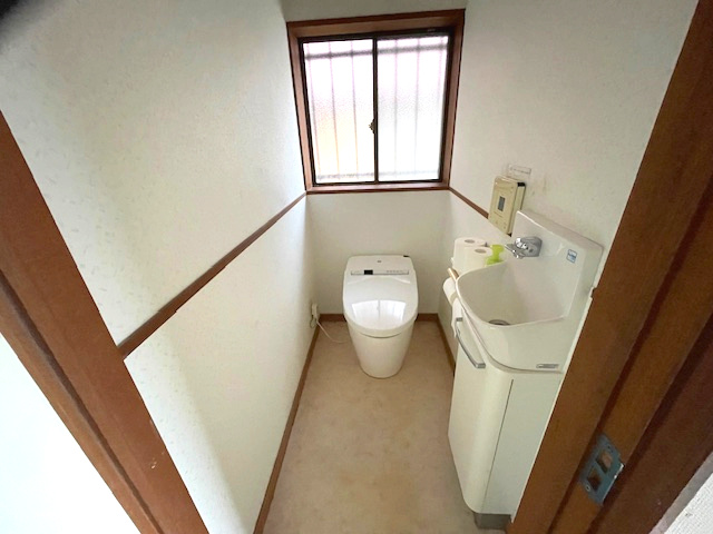 敦賀市長谷中古戸建のトイレ