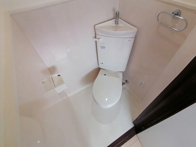 神戸市兵庫区荒田町３丁目の賃貸マンションのトイレ