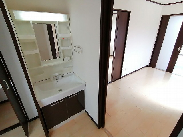 神戸市兵庫区荒田町３丁目の賃貸マンションの洗面所