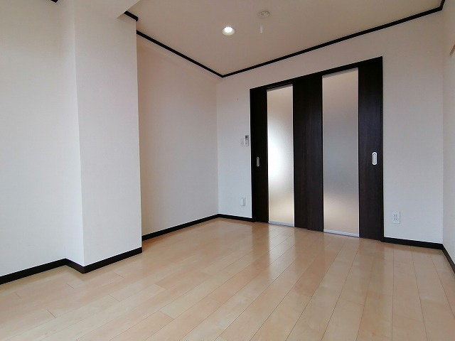 神戸市兵庫区荒田町３丁目の賃貸マンションの内装|洋室