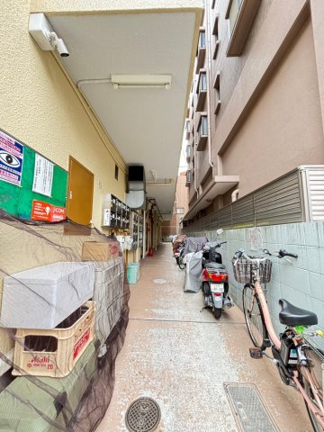 福山ビルのエントランス