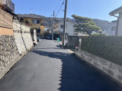 【前面道路含む現地写真】 | 生駒郡平群町大字梨本【建築条件無し】【古家付】