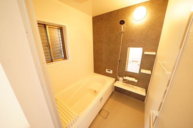 【浴室】 | ROOTS渋川石原 | ゆったり入浴可能な1坪バス
