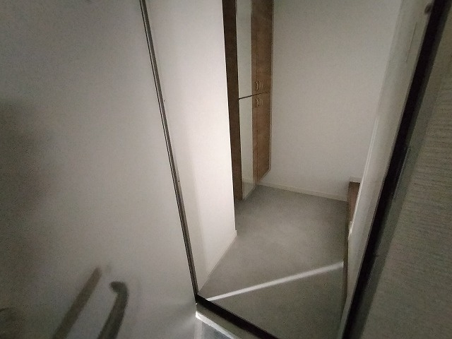 神戸市須磨区行幸町３丁目のアパートの玄関|シューズボックス付き