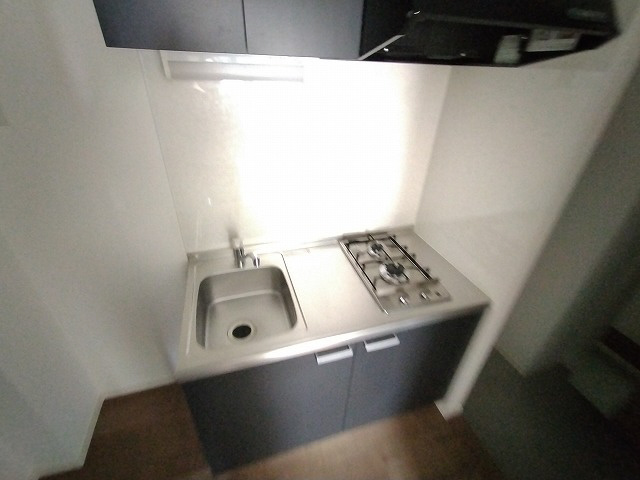 神戸市須磨区行幸町３丁目のアパートのキッチン|システムキッチン（ガス２口付）