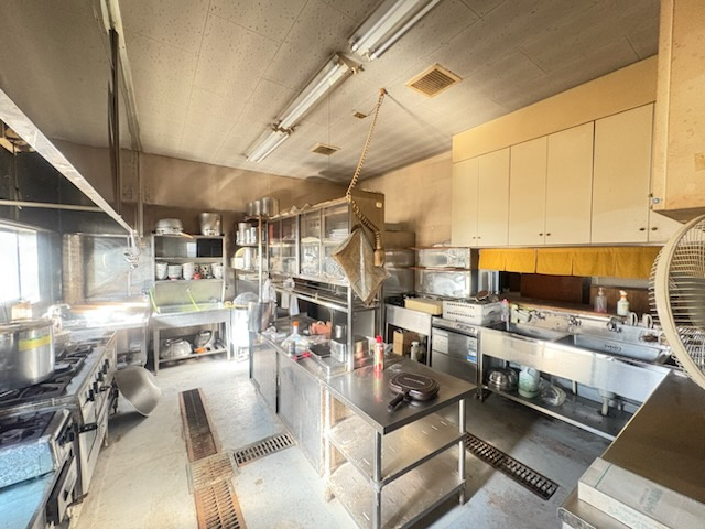 大平町富田店舗のロビー