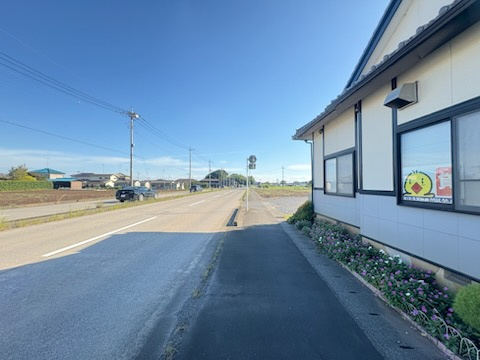 大平町富田店舗の駐車場