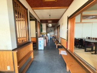 大平町富田店舗のロビー