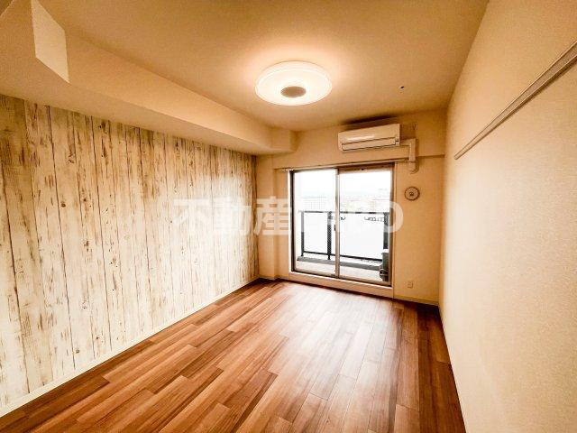 プレサンス難波フィールドの洋室