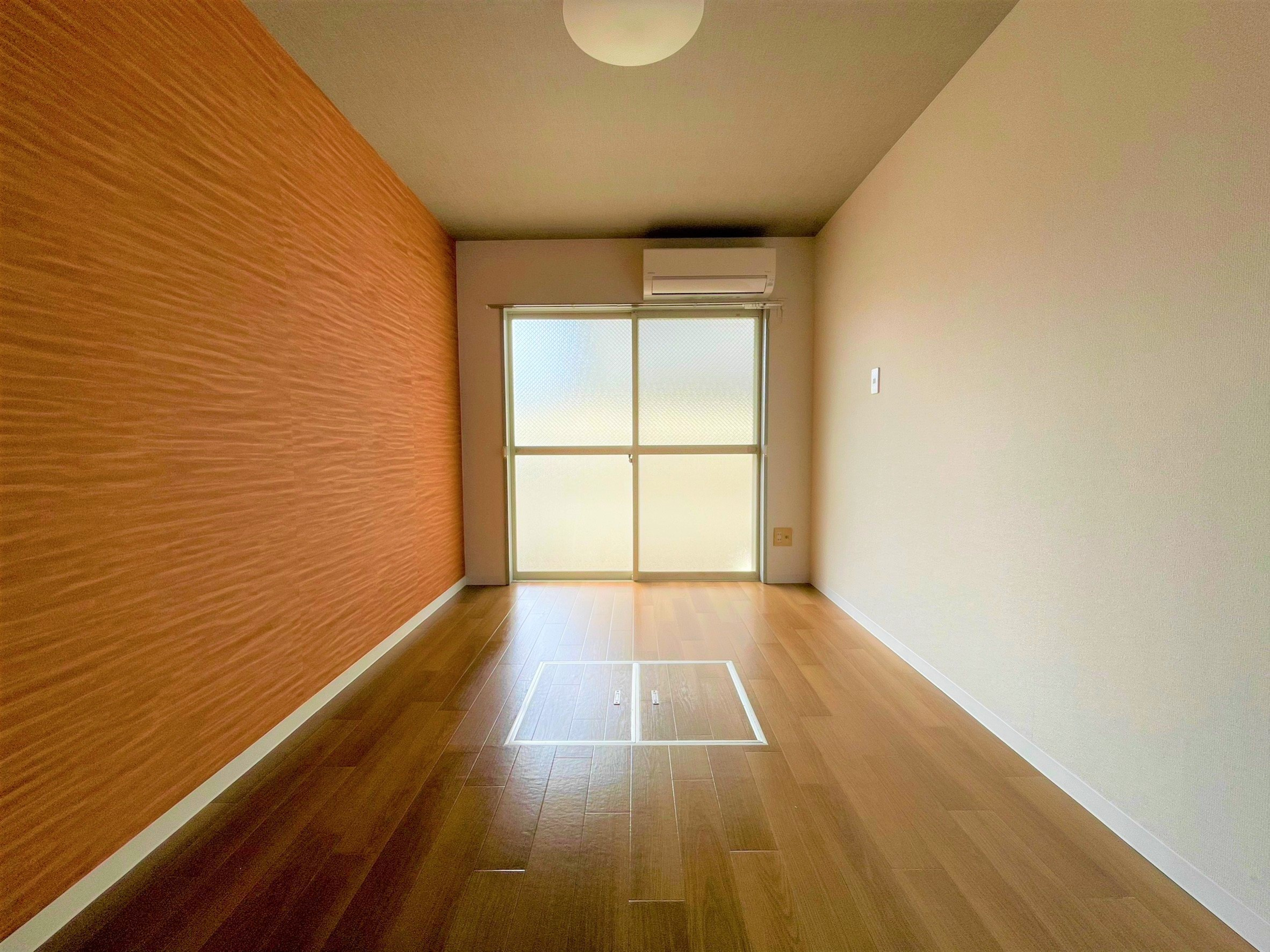 ストロベリーフィールズの洋室