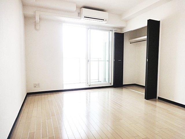 ビガーポリス　１３３　宝塚の居間・リビング|ゆったり過ごせる居間です