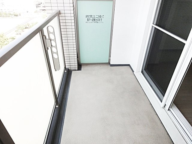 ビガーポリス　１３３　宝塚のバルコニー|外からの目が気にならないバルコニーで洗濯物が干せます
