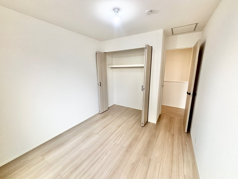 リナージュ蟹江町1丁目24-1期　全2棟　新築住宅の洋室