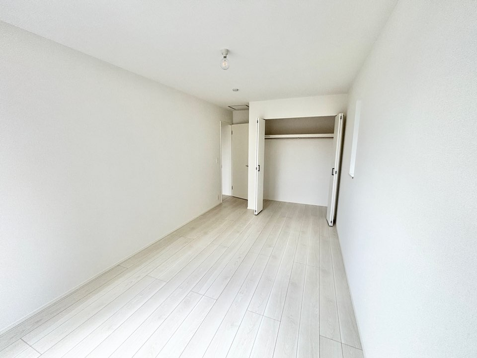 リナージュ蟹江町1丁目24-1期　全2棟　新築住宅の洋室