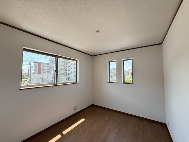 ハートフルタウン西区清里町4期｜名古屋市の戸建ならホームアップの洋室|全室収納付き