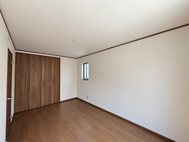 ハートフルタウン西区清里町4期｜名古屋市の戸建ならホームアップの洋室|ハンガーパイプ付き