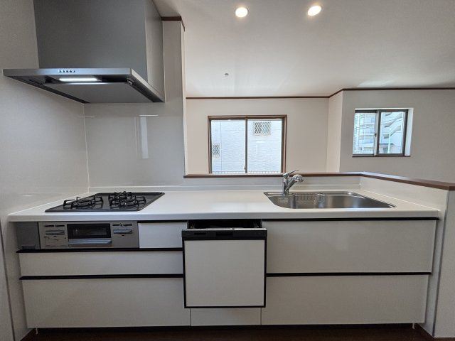 ハートフルタウン西区清里町4期｜名古屋市の戸建ならホームアップの独立洗面台|三面鏡で朝の身支度に最適