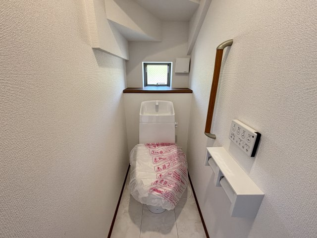 ハートフルタウン西区清里町4期｜名古屋市の戸建ならホームアップの玄関|収納力あるシューズボックス付き