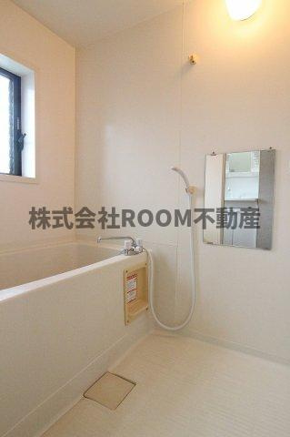 クレストコーポ A・B棟の浴室|コンパクトで使いやすいお風呂です