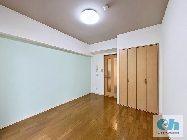 ファミーユ 202号室の居間・リビング