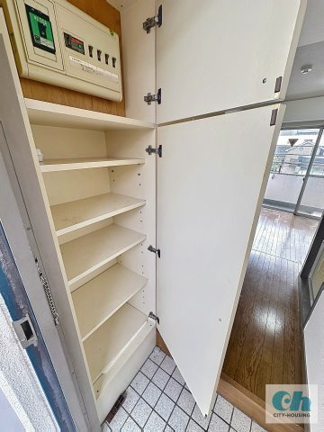 今溝ビル 303号室の収納