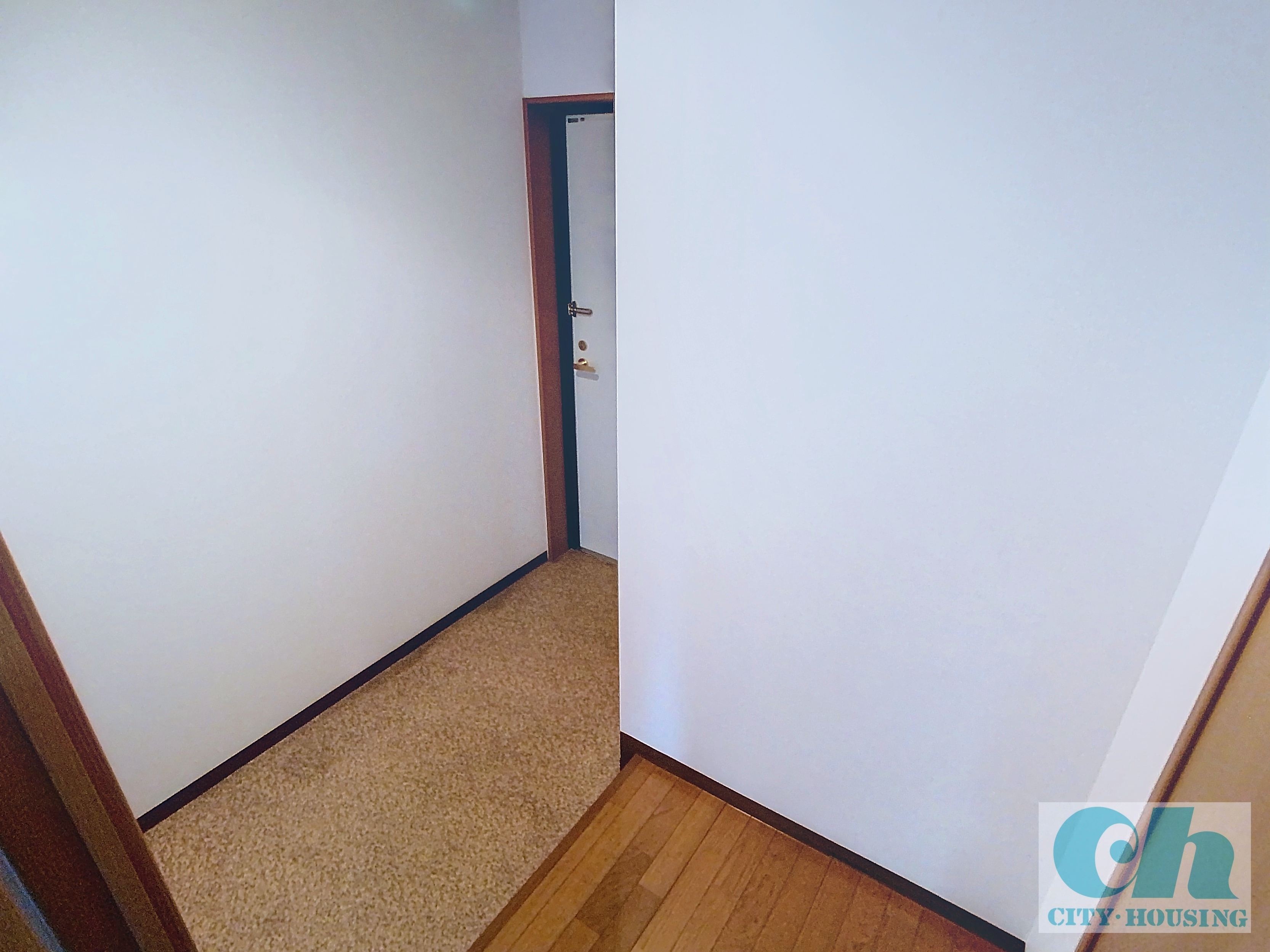 アミティエ中延 304号室の玄関