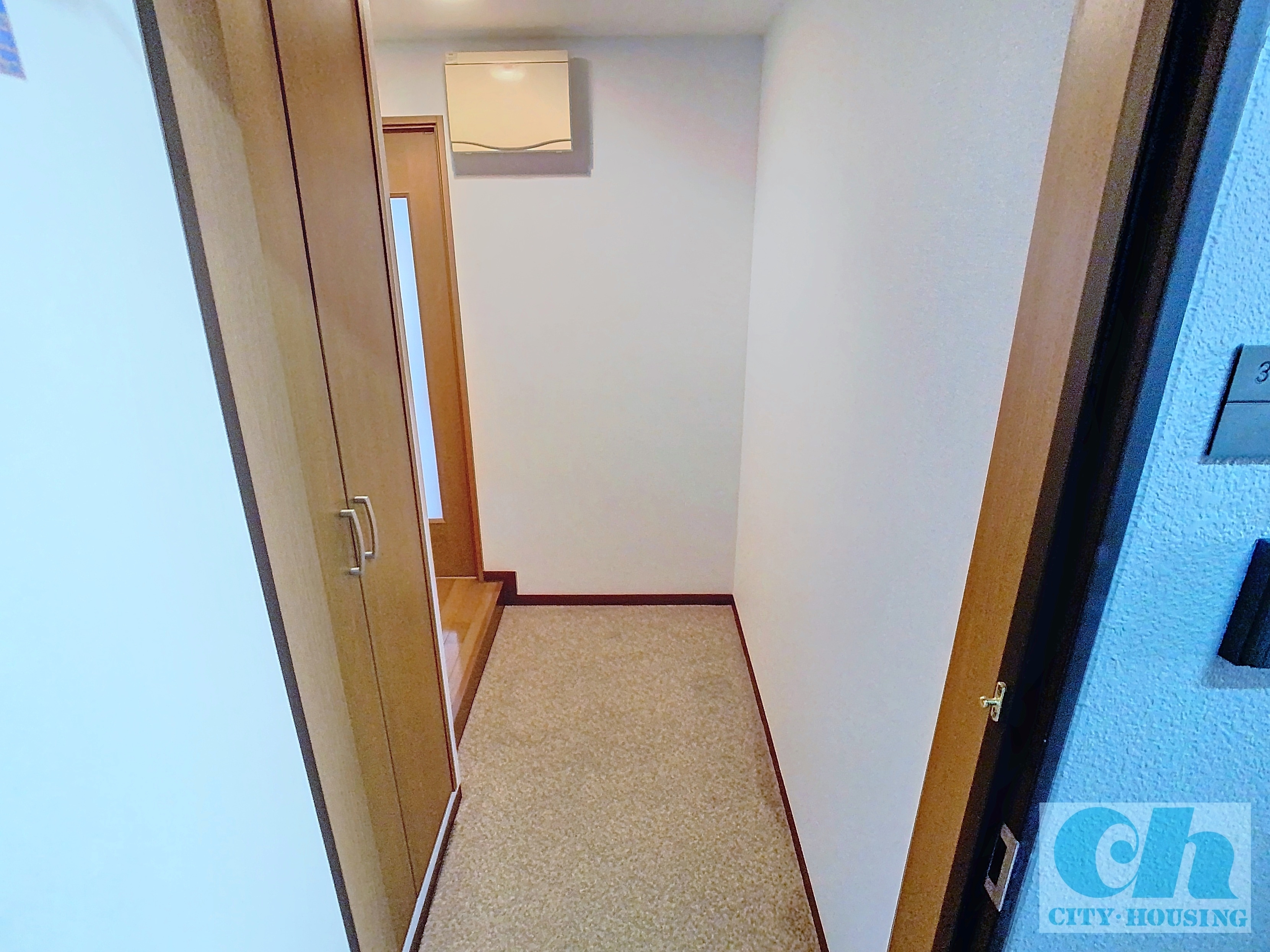 アミティエ中延 304号室の玄関