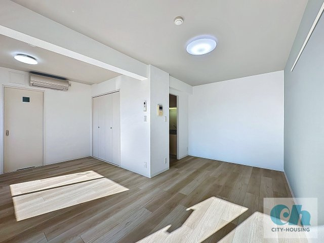 ピアラ日吉 305号室の居間・リビング