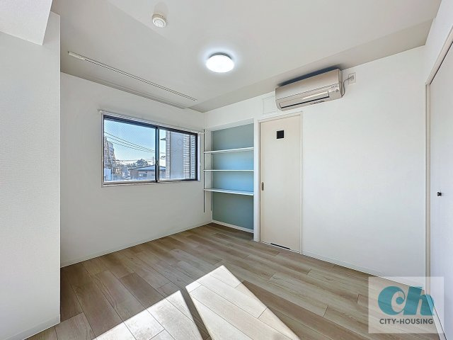 ピアラ日吉 305号室の居間・リビング